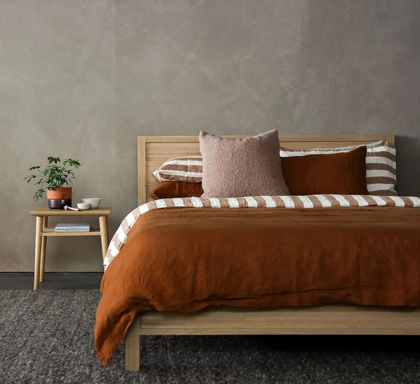 Eetkamer met designverlichting
